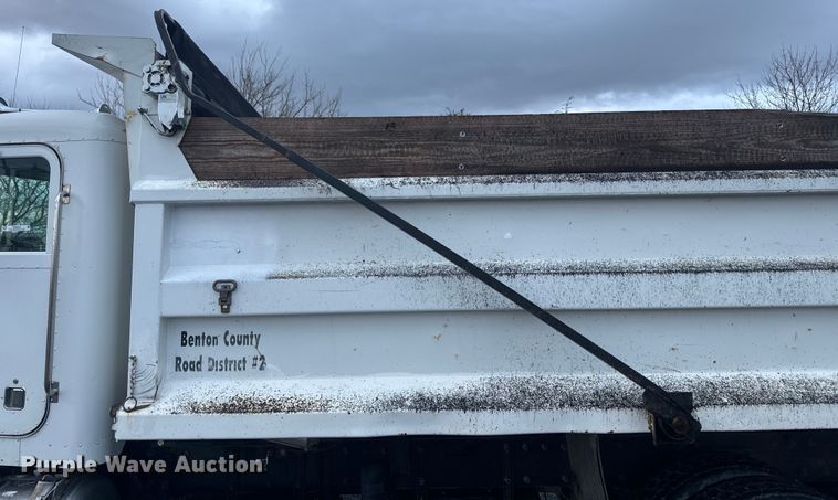 image for item NS9525 1998 Peterbilt 330 dump truck