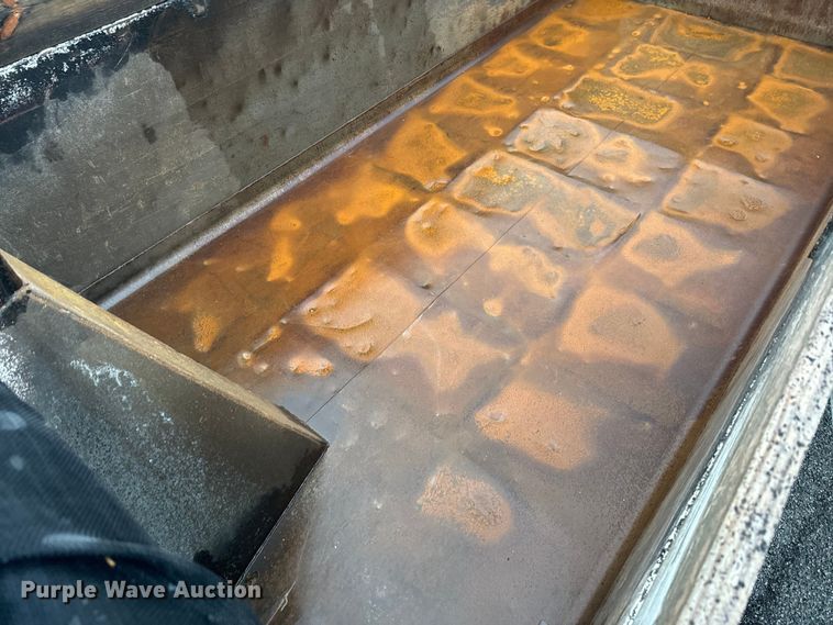 image for item NS9525 1998 Peterbilt 330 dump truck