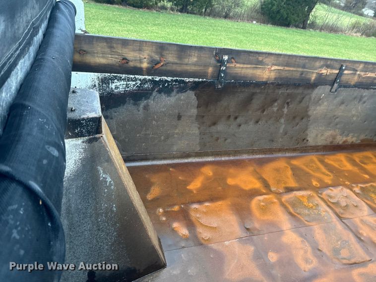 image for item NS9525 1998 Peterbilt 330 dump truck