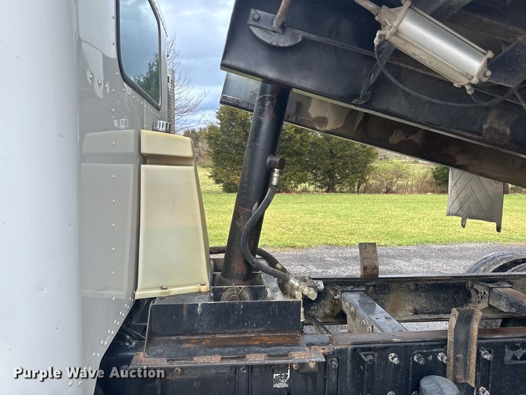 image for item NS9525 1998 Peterbilt 330 dump truck