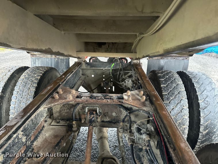 image for item NS9525 1998 Peterbilt 330 dump truck