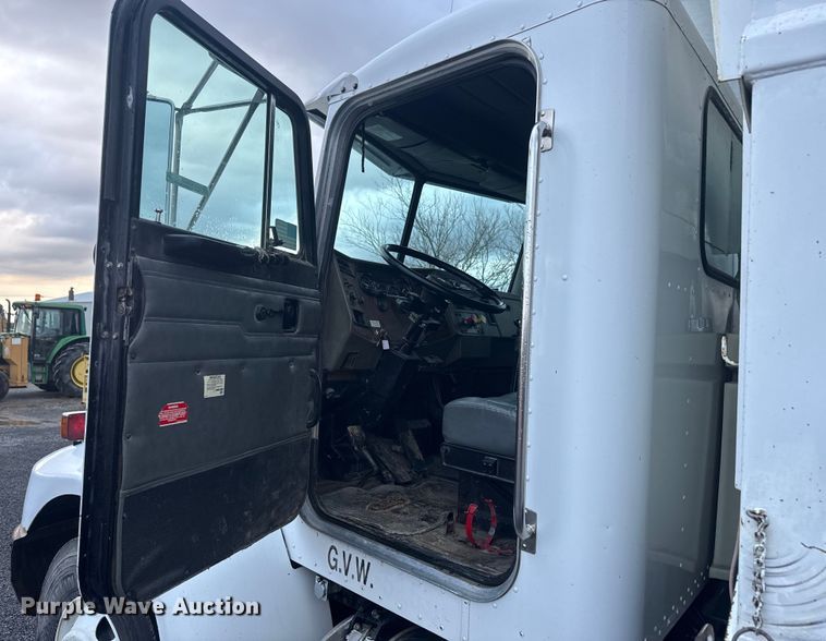 image for item NS9525 1998 Peterbilt 330 dump truck