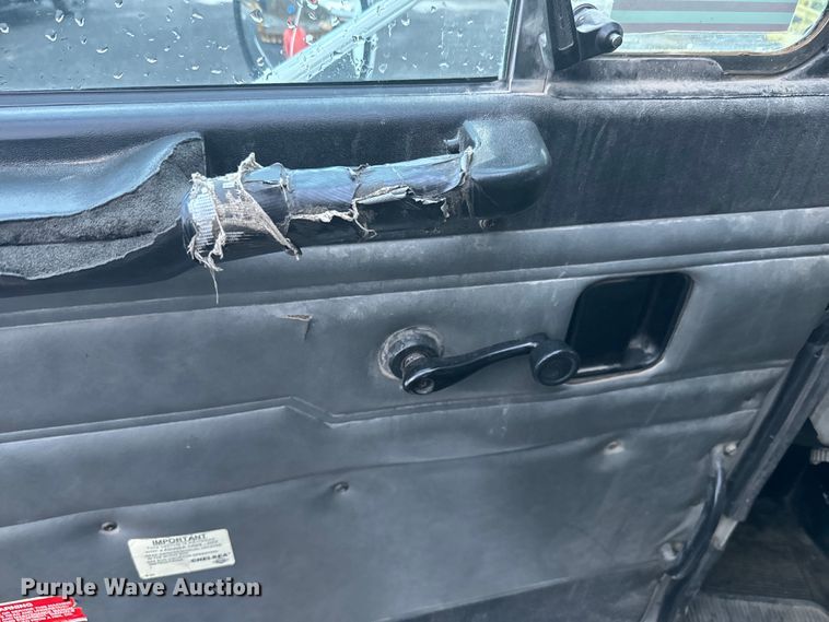 image for item NS9525 1998 Peterbilt 330 dump truck