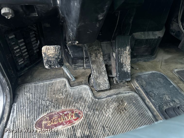 image for item NS9525 1998 Peterbilt 330 dump truck