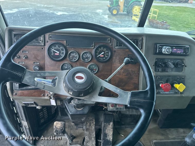 image for item NS9525 1998 Peterbilt 330 dump truck