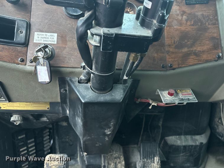 image for item NS9525 1998 Peterbilt 330 dump truck