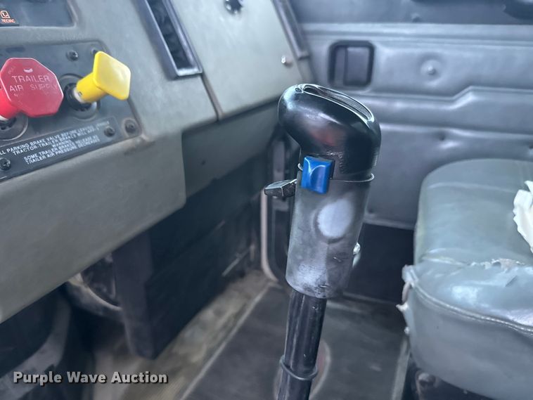 image for item NS9525 1998 Peterbilt 330 dump truck