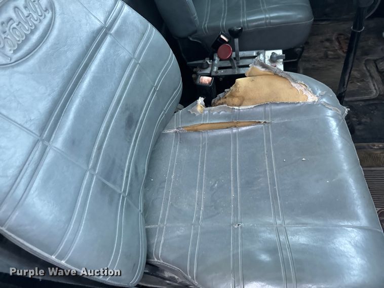 image for item NS9525 1998 Peterbilt 330 dump truck