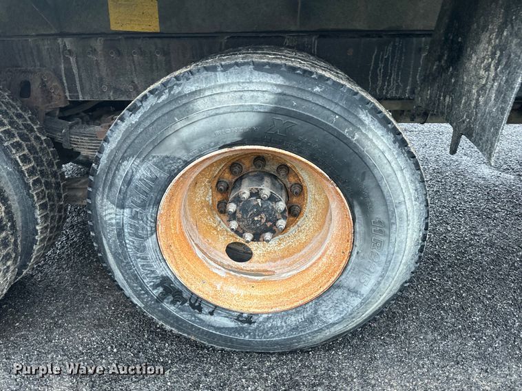 image for item NS9525 1998 Peterbilt 330 dump truck