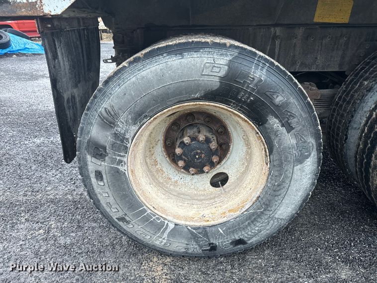 image for item NS9525 1998 Peterbilt 330 dump truck