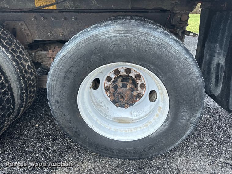 image for item NS9525 1998 Peterbilt 330 dump truck