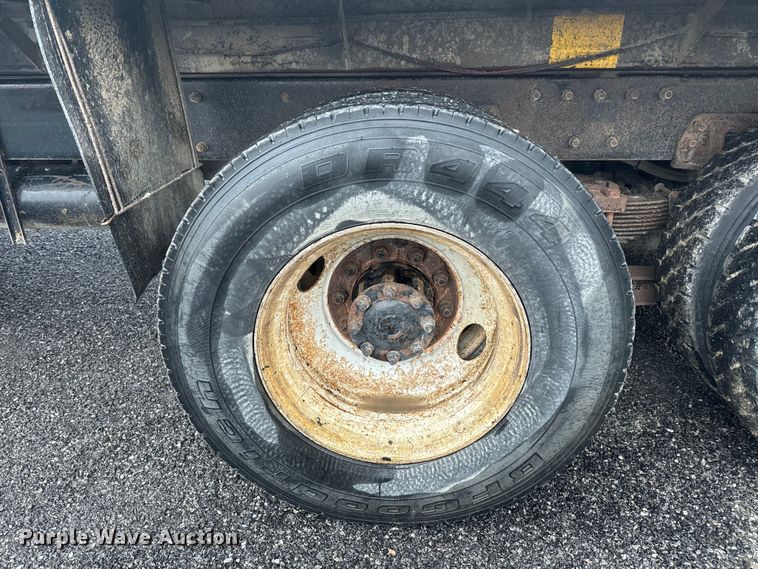 image for item NS9525 1998 Peterbilt 330 dump truck