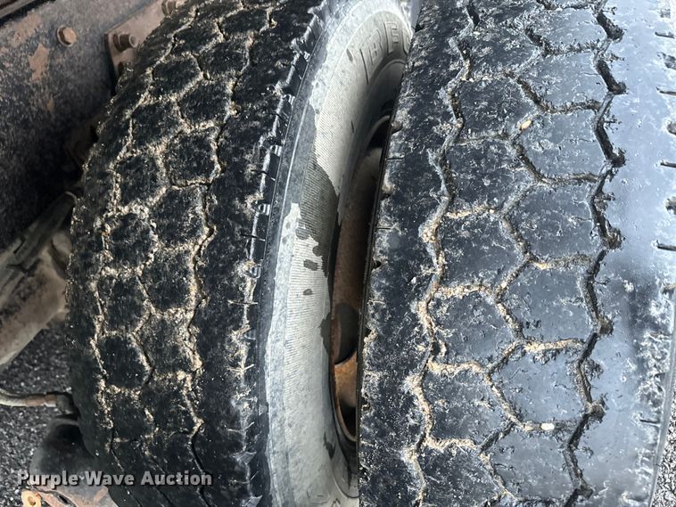 image for item NS9525 1998 Peterbilt 330 dump truck