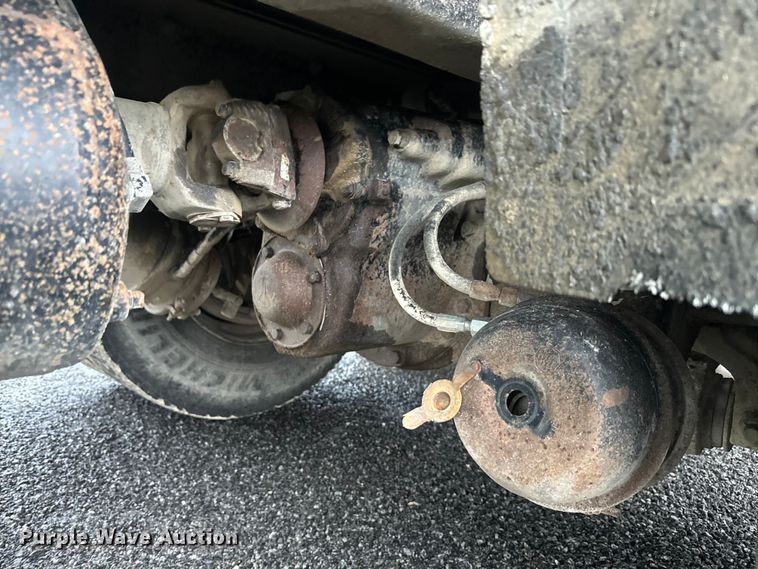 image for item NS9525 1998 Peterbilt 330 dump truck