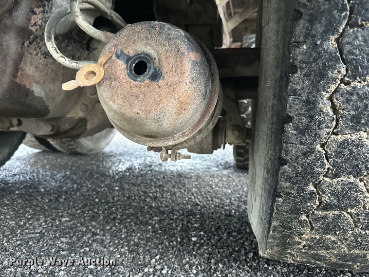 image for item NS9525 1998 Peterbilt 330 dump truck