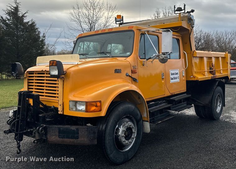 image for item NS9526 1997 International  4900 dump truck