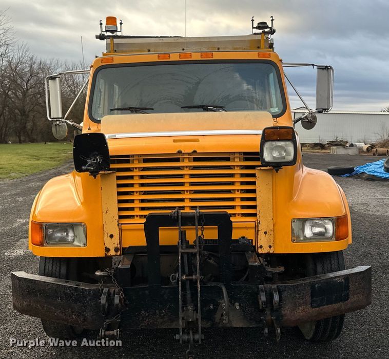 image for item NS9526 1997 International  4900 dump truck