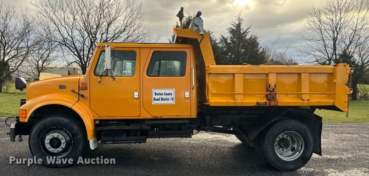 image for item NS9526 1997 International  4900 dump truck