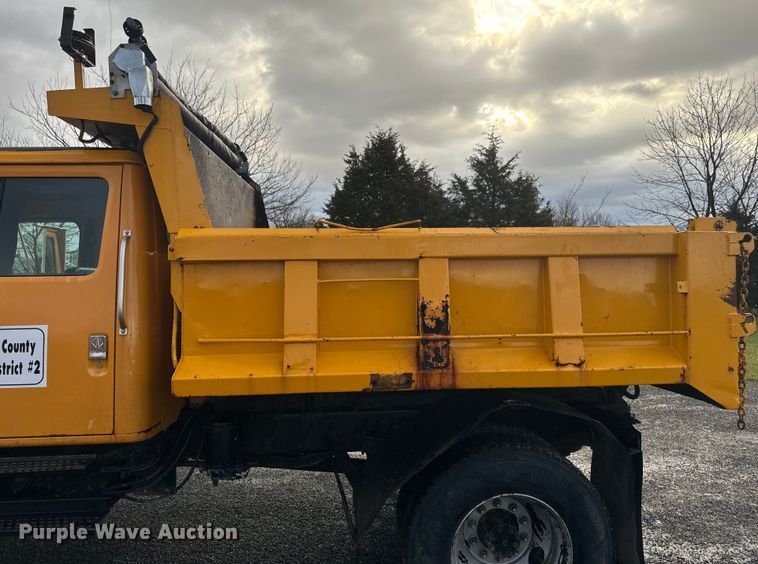 image for item NS9526 1997 International  4900 dump truck