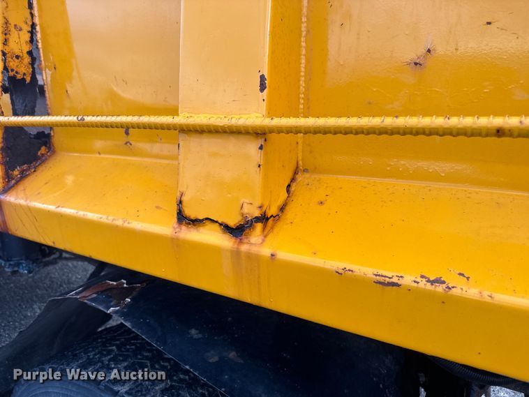 image for item NS9526 1997 International  4900 dump truck