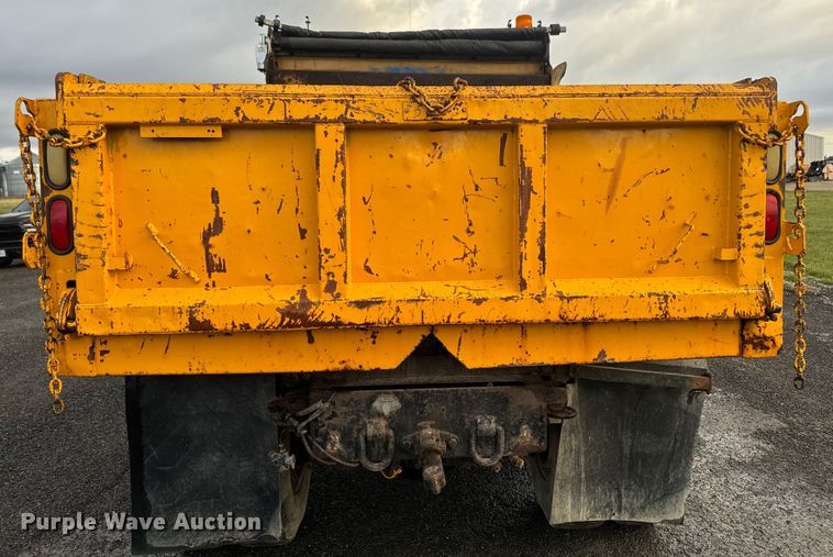 image for item NS9526 1997 International  4900 dump truck