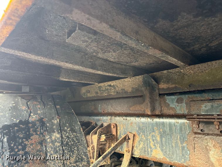 image for item NS9526 1997 International  4900 dump truck