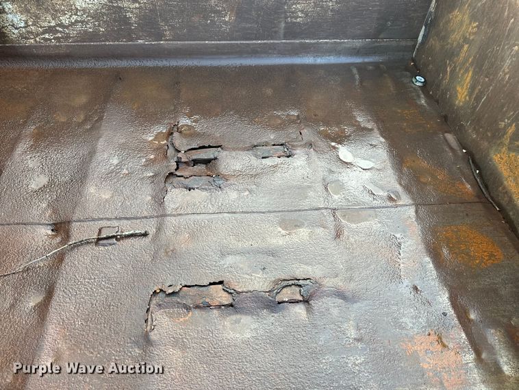 image for item NS9526 1997 International  4900 dump truck