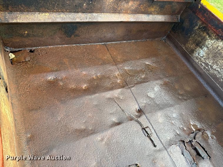 image for item NS9526 1997 International  4900 dump truck