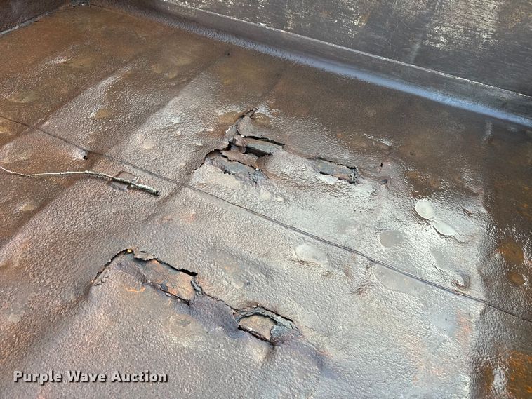 image for item NS9526 1997 International  4900 dump truck