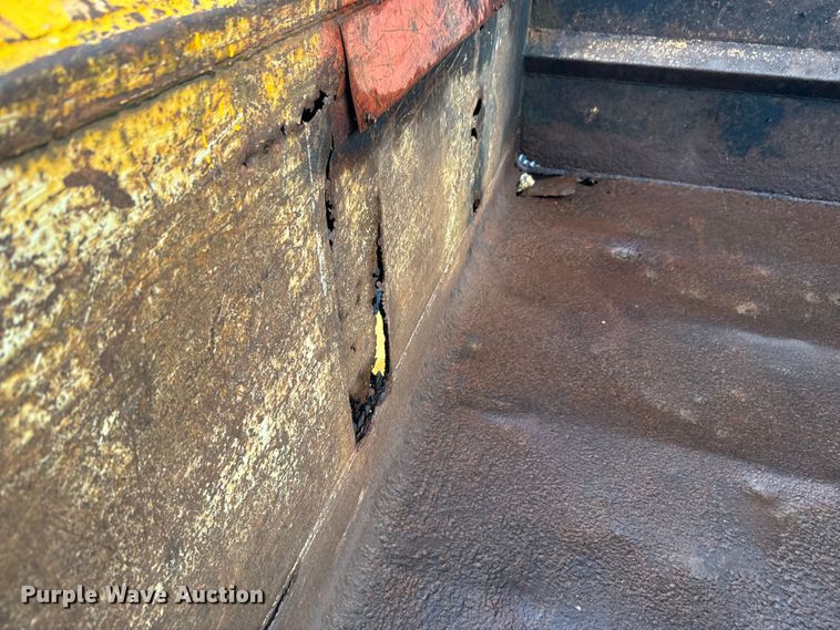 image for item NS9526 1997 International  4900 dump truck