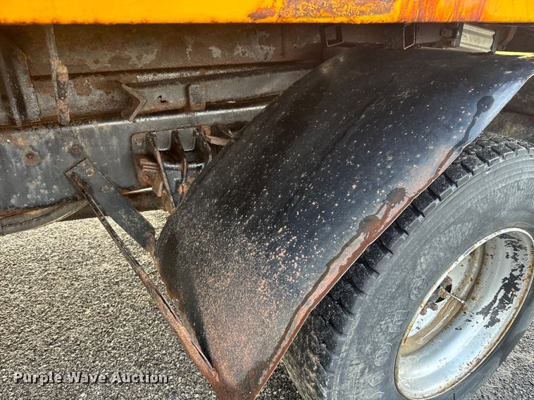 image for item NS9526 1997 International  4900 dump truck