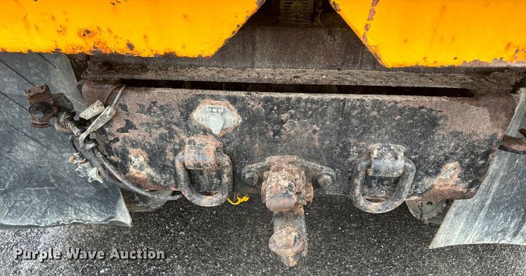 image for item NS9526 1997 International  4900 dump truck