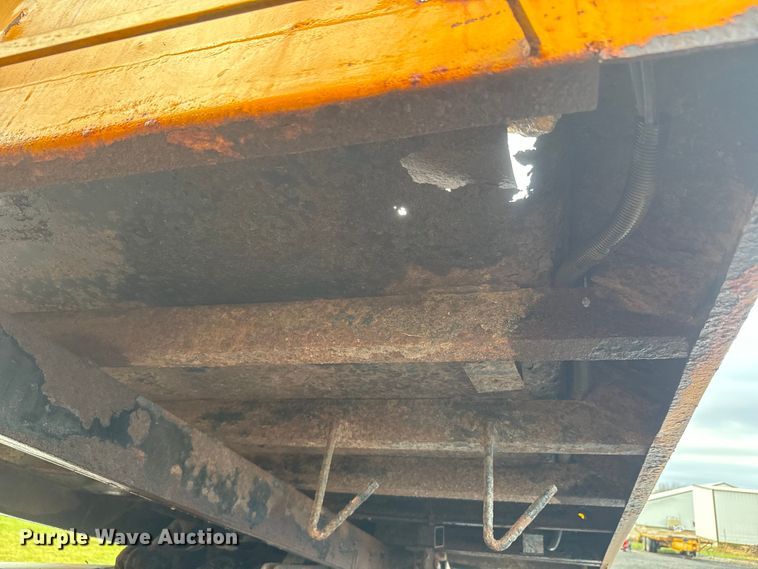 image for item NS9526 1997 International  4900 dump truck