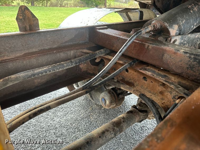 image for item NS9526 1997 International  4900 dump truck