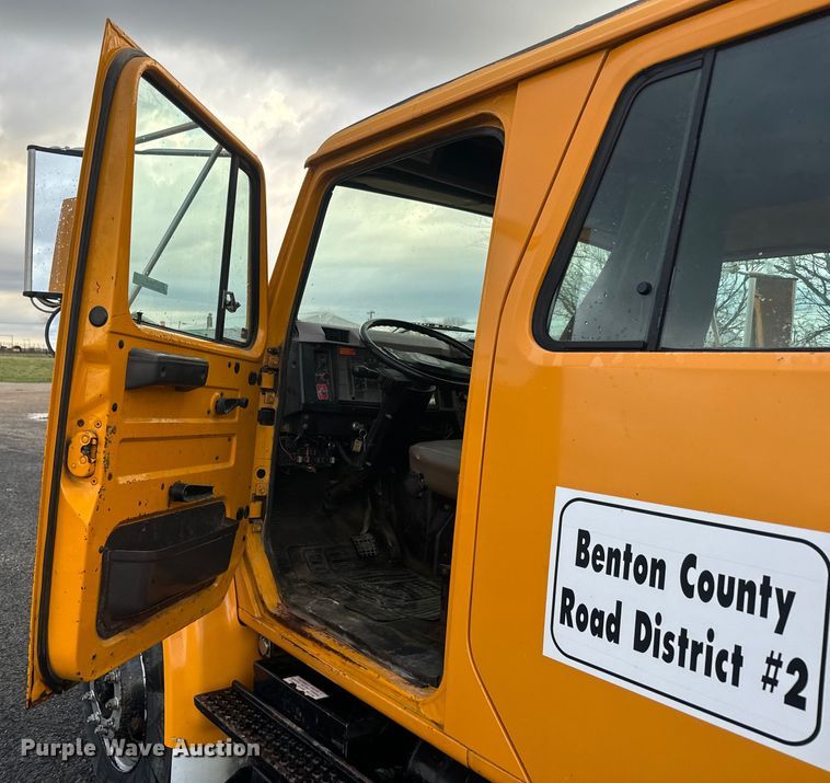 image for item NS9526 1997 International  4900 dump truck