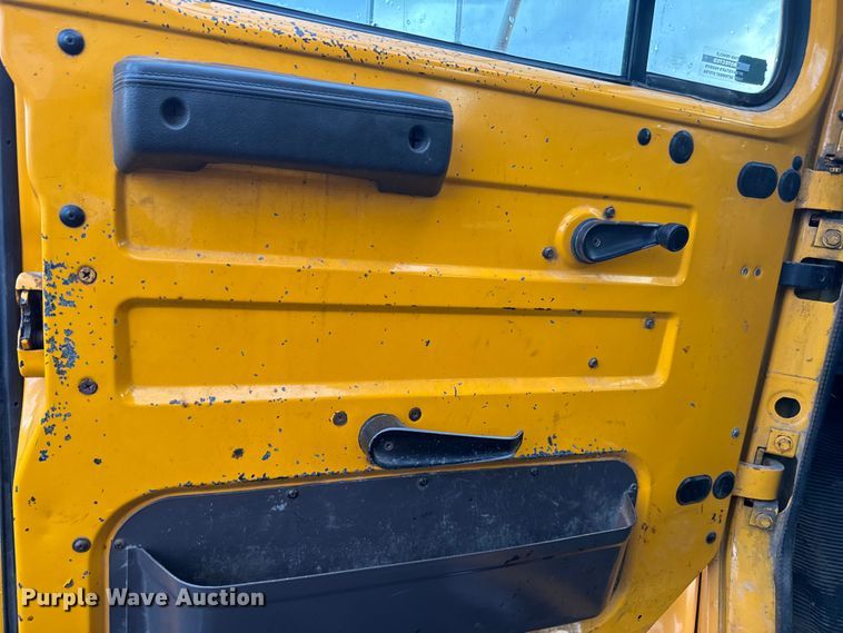 image for item NS9526 1997 International  4900 dump truck