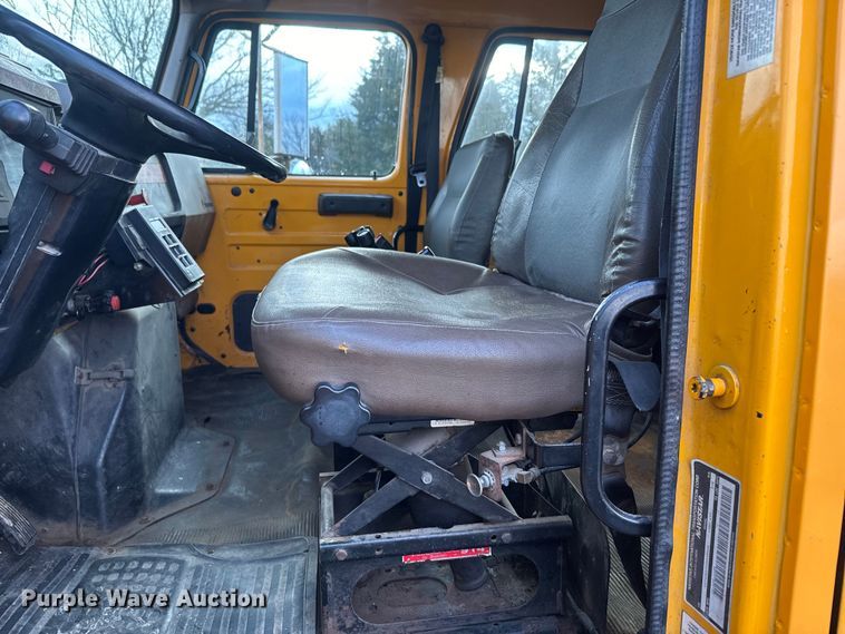 image for item NS9526 1997 International  4900 dump truck