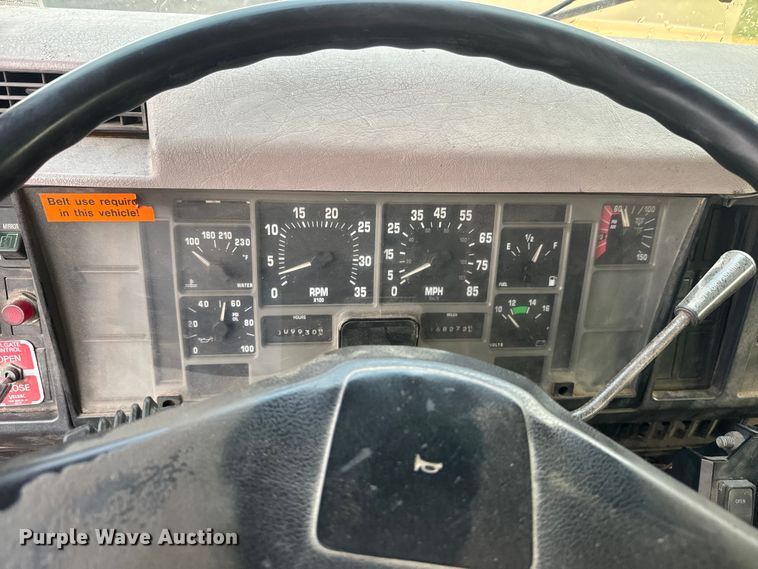 image for item NS9526 1997 International  4900 dump truck