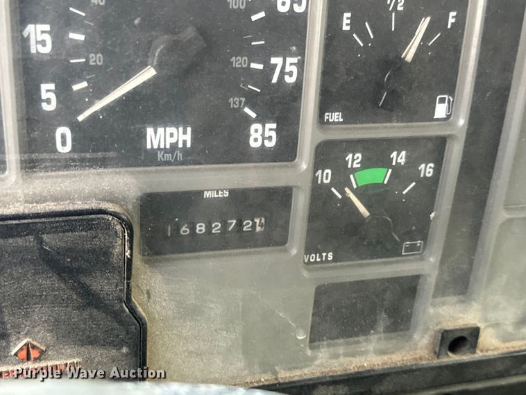 image for item NS9526 1997 International  4900 dump truck