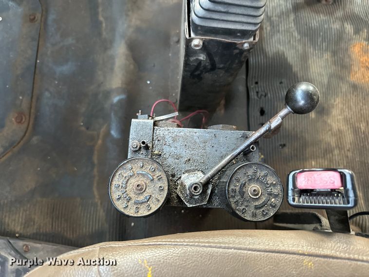 image for item NS9526 1997 International  4900 dump truck