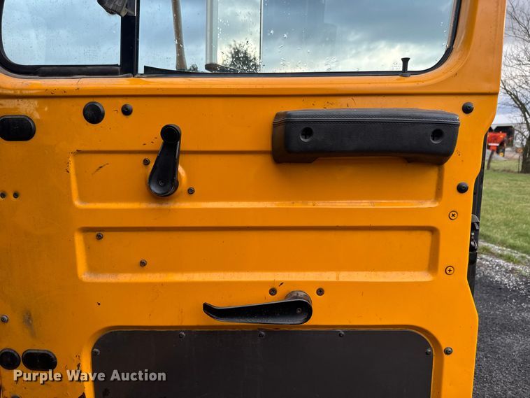 image for item NS9526 1997 International  4900 dump truck