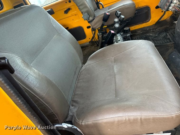 image for item NS9526 1997 International  4900 dump truck