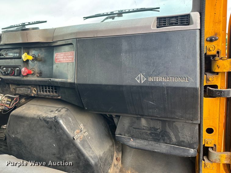 image for item NS9526 1997 International  4900 dump truck