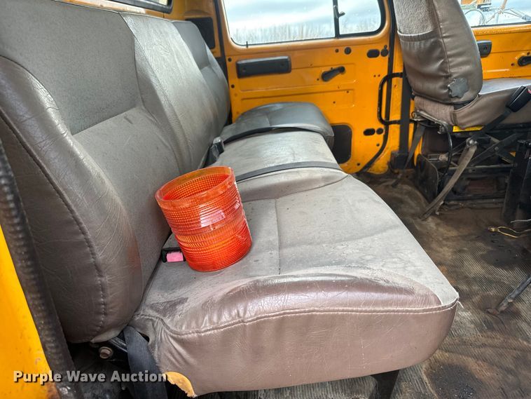 image for item NS9526 1997 International  4900 dump truck