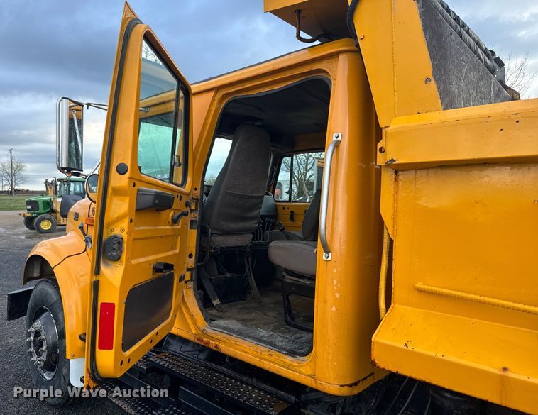 image for item NS9526 1997 International  4900 dump truck
