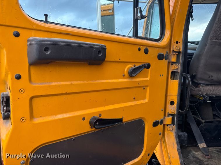 image for item NS9526 1997 International  4900 dump truck