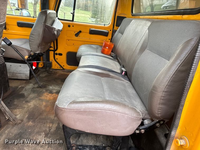 image for item NS9526 1997 International  4900 dump truck