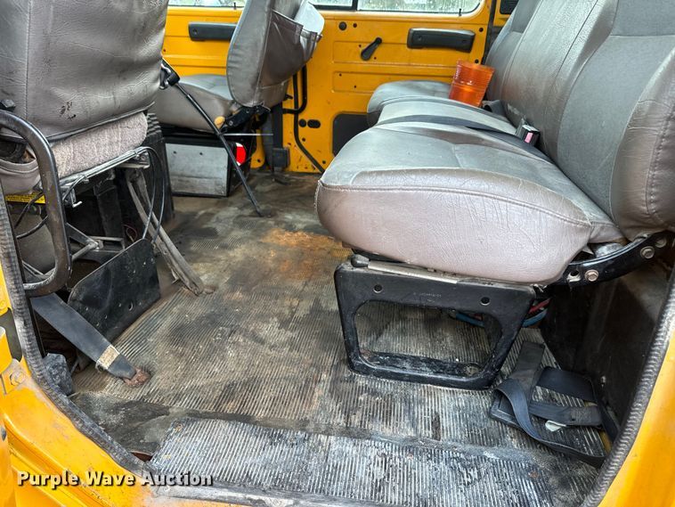 image for item NS9526 1997 International  4900 dump truck