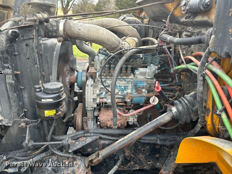 image for item NS9526 1997 International  4900 dump truck