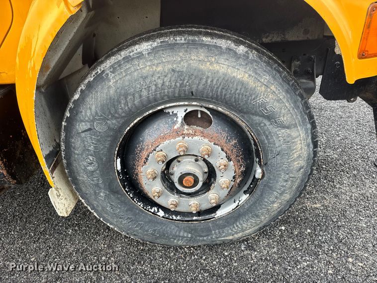 image for item NS9526 1997 International  4900 dump truck